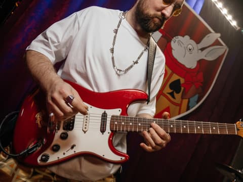 Гитарист «АВСТРАЛИИ» с Fender Stratocaster