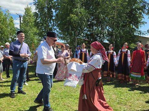 Обмен караваями и приветствие гостей