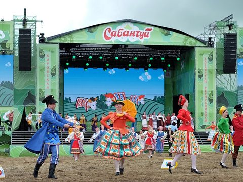 Концертная программа на сцене