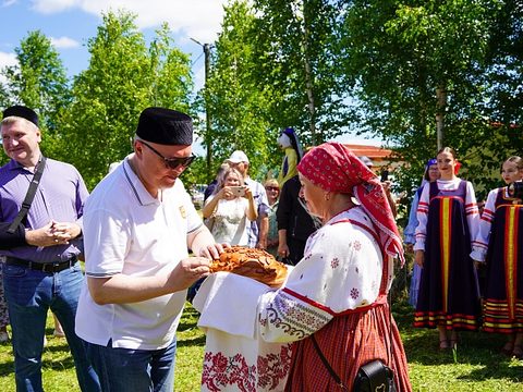 Каравай и встреча гостей на открытии